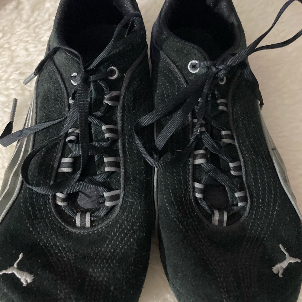 Woman’s size 9 (40) Puma gently worn sneakers.